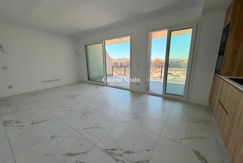 Resale - APARTMENT -
TORREVIEJA - Punta Prima