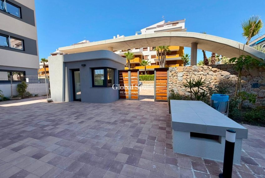 Resale - APARTMENT -
TORREVIEJA - Punta Prima