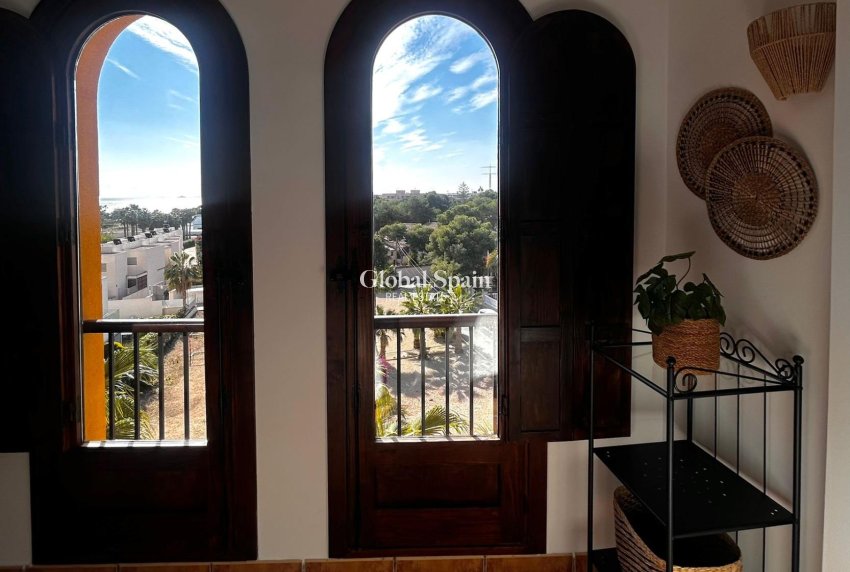 Resale - APARTMENT -
TORREVIEJA - Punta Prima