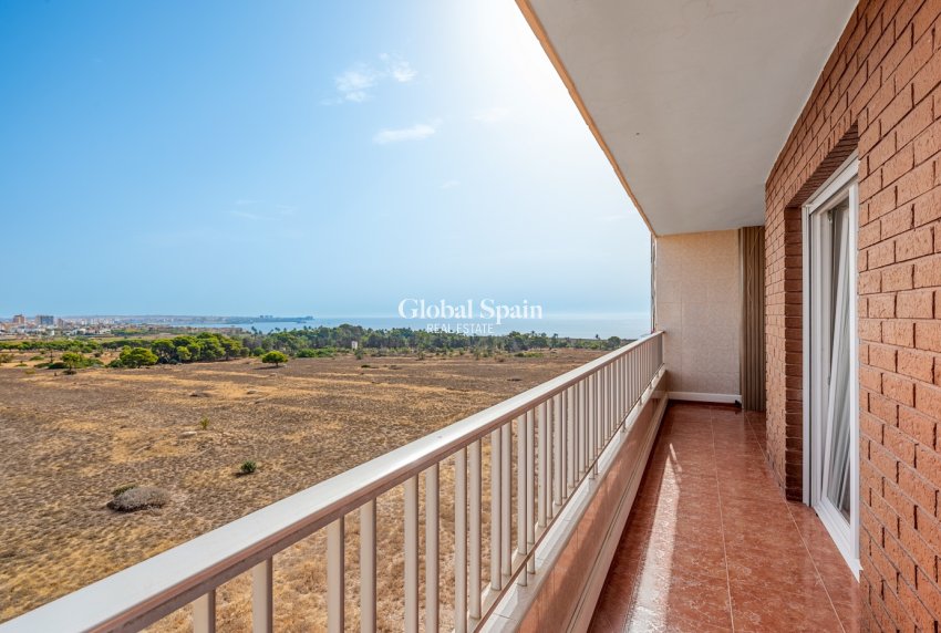 Resale - APARTMENT -
TORREVIEJA - Punta Prima
