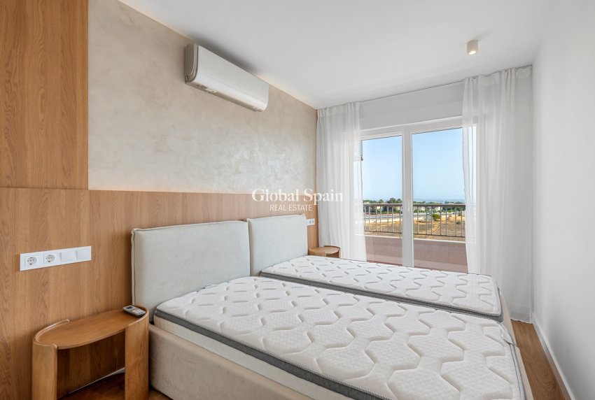 Resale - APARTMENT -
TORREVIEJA - Punta Prima