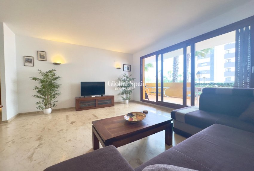Resale - APARTMENT -
TORREVIEJA - Punta prima