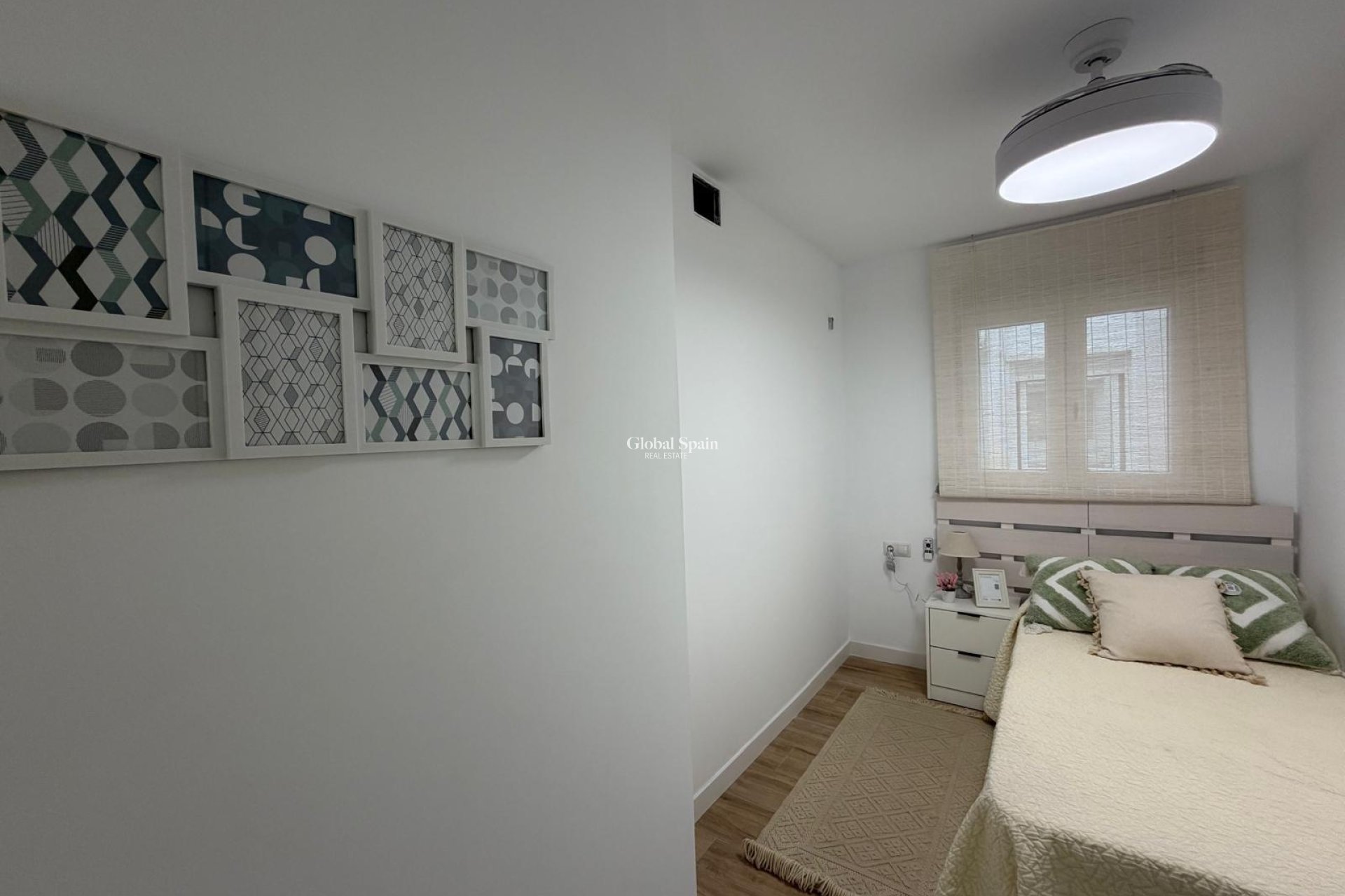 Resale - APARTMENT -
TORREVIEJA - Punta Prima