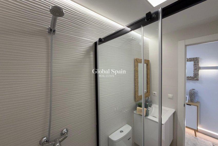 Resale - APARTMENT -
TORREVIEJA - Punta Prima
