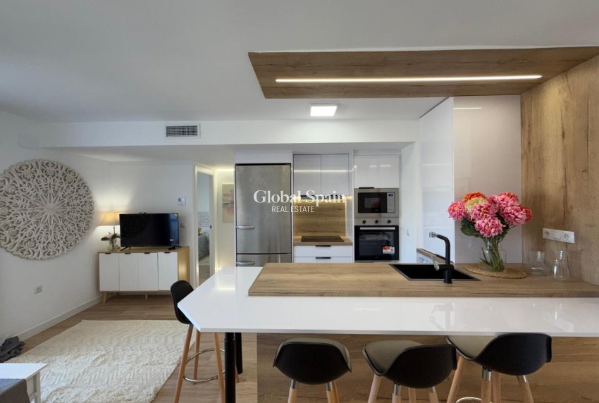Resale - APARTMENT -
TORREVIEJA - Punta Prima