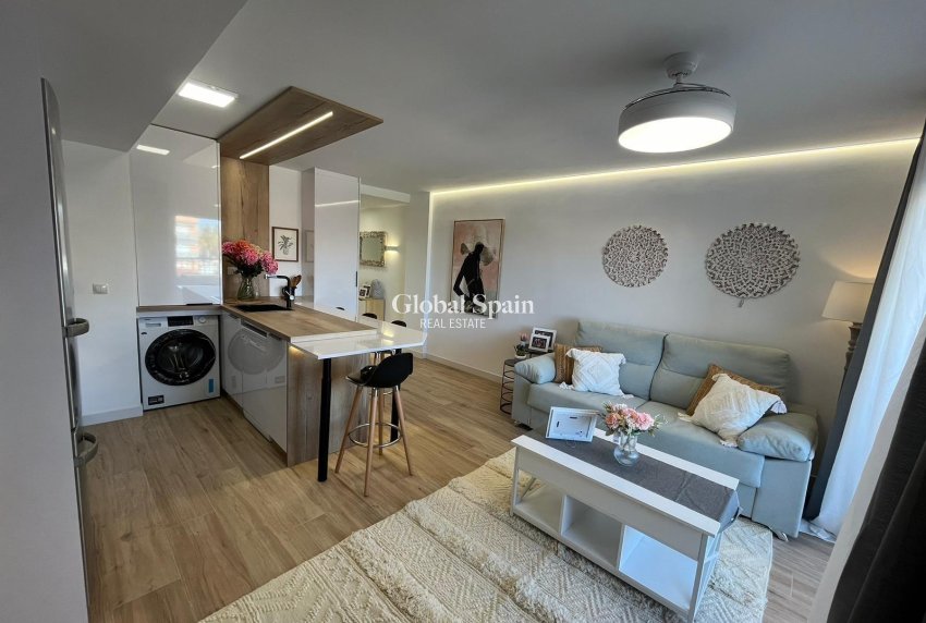 Resale - APARTMENT -
TORREVIEJA - Punta Prima
