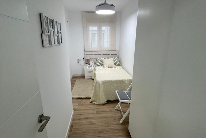 Resale - APARTMENT -
TORREVIEJA - Punta Prima