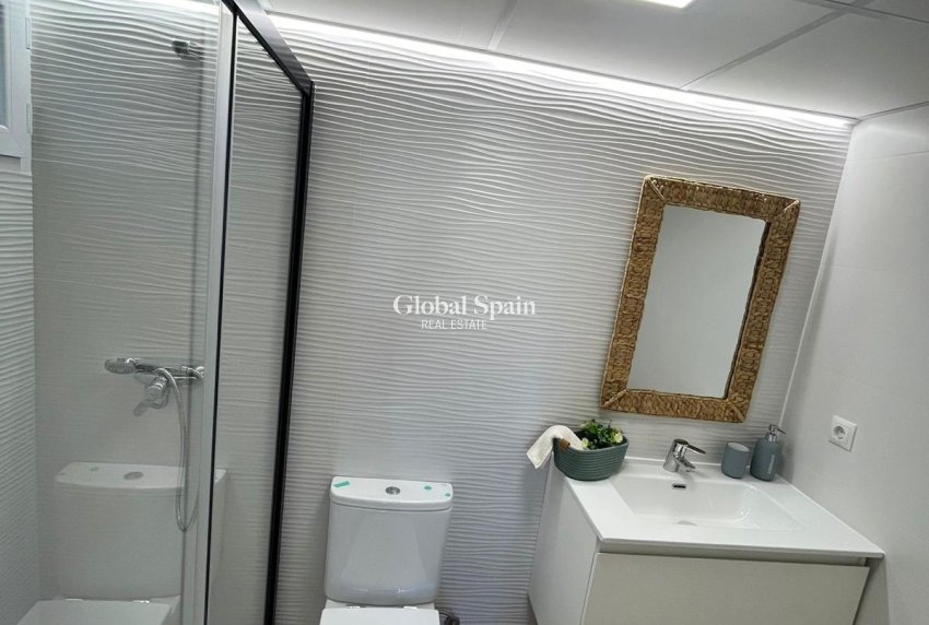 Resale - APARTMENT -
TORREVIEJA - Punta Prima
