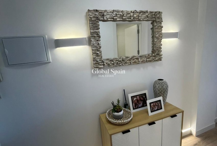 Resale - APARTMENT -
TORREVIEJA - Punta Prima