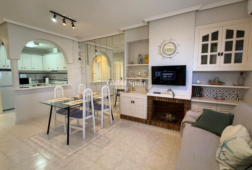 Resale - APARTMENT -
TORREVIEJA - Punta Prima
