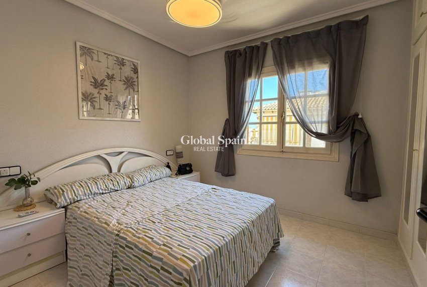 Resale - APARTMENT -
TORREVIEJA - Punta Prima