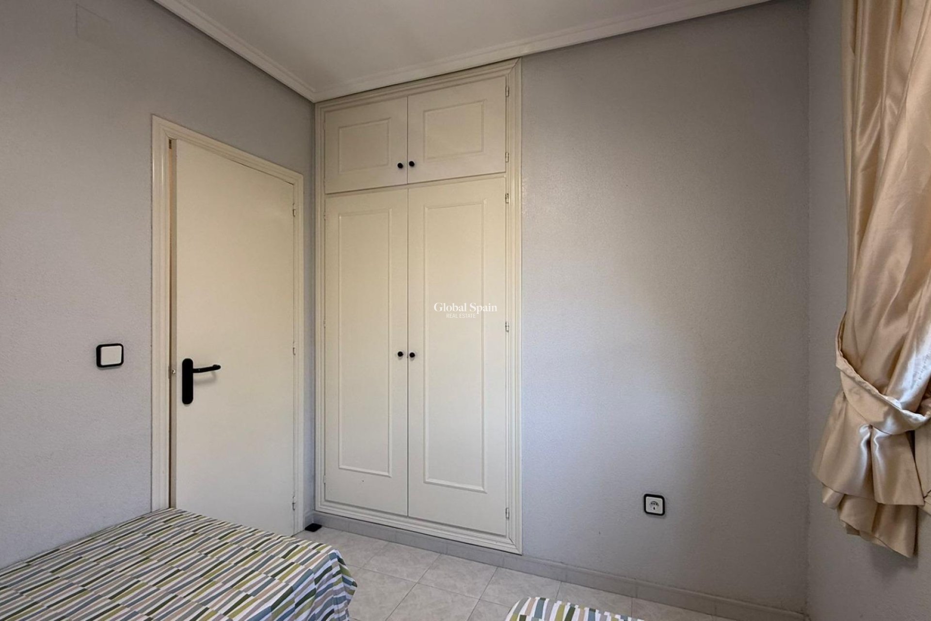 Resale - APARTMENT -
TORREVIEJA - Punta Prima