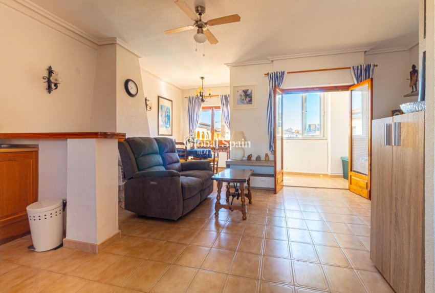 Resale - Apartment -
TORREVIEJA - Punta prima