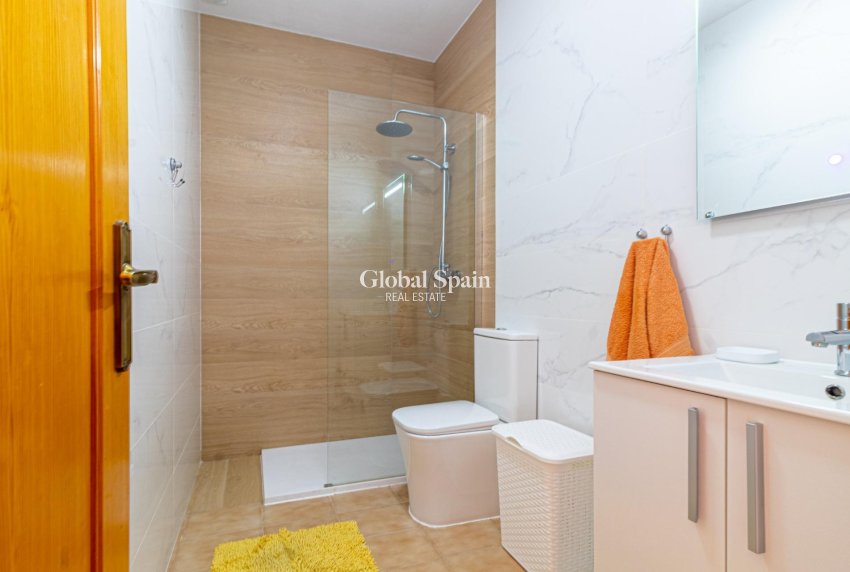 Resale - Apartment -
TORREVIEJA - Punta prima