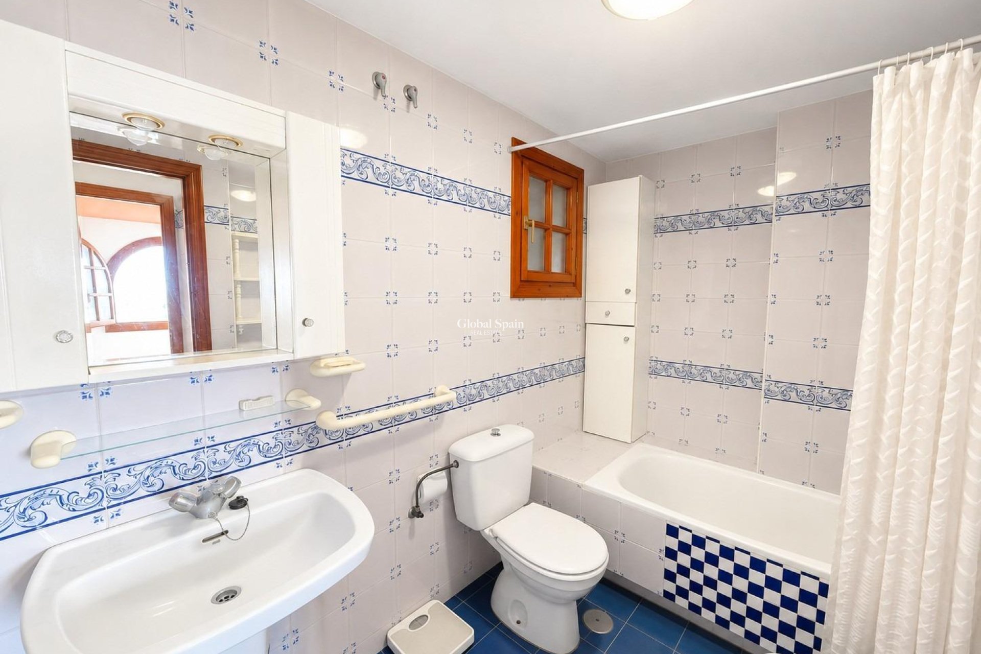 Resale - APARTMENT -
TORREVIEJA - Torre del moro