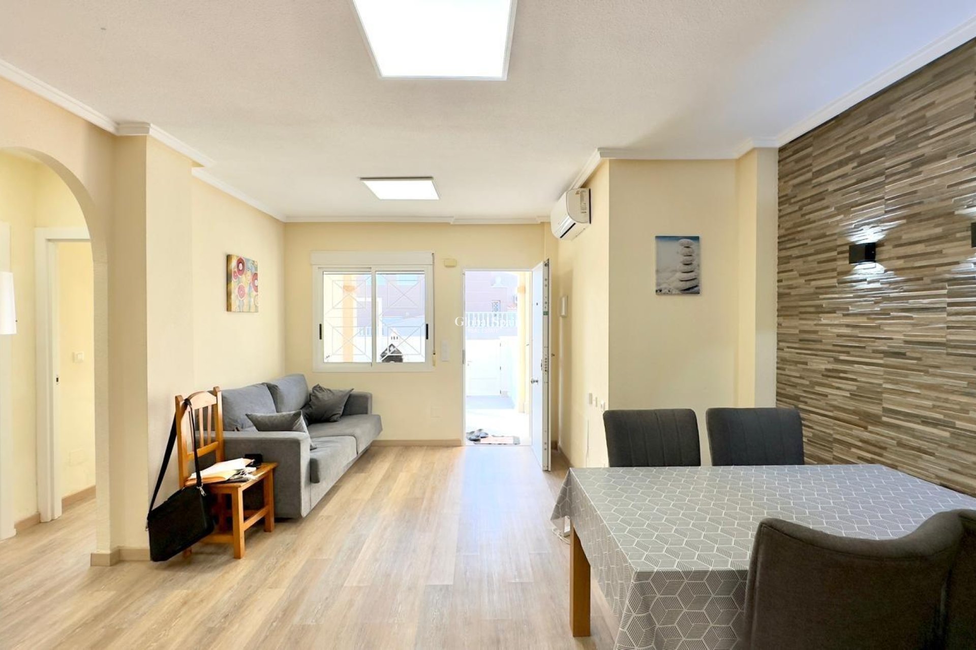 Resale - APARTMENT -
TORREVIEJA - Torreblanca