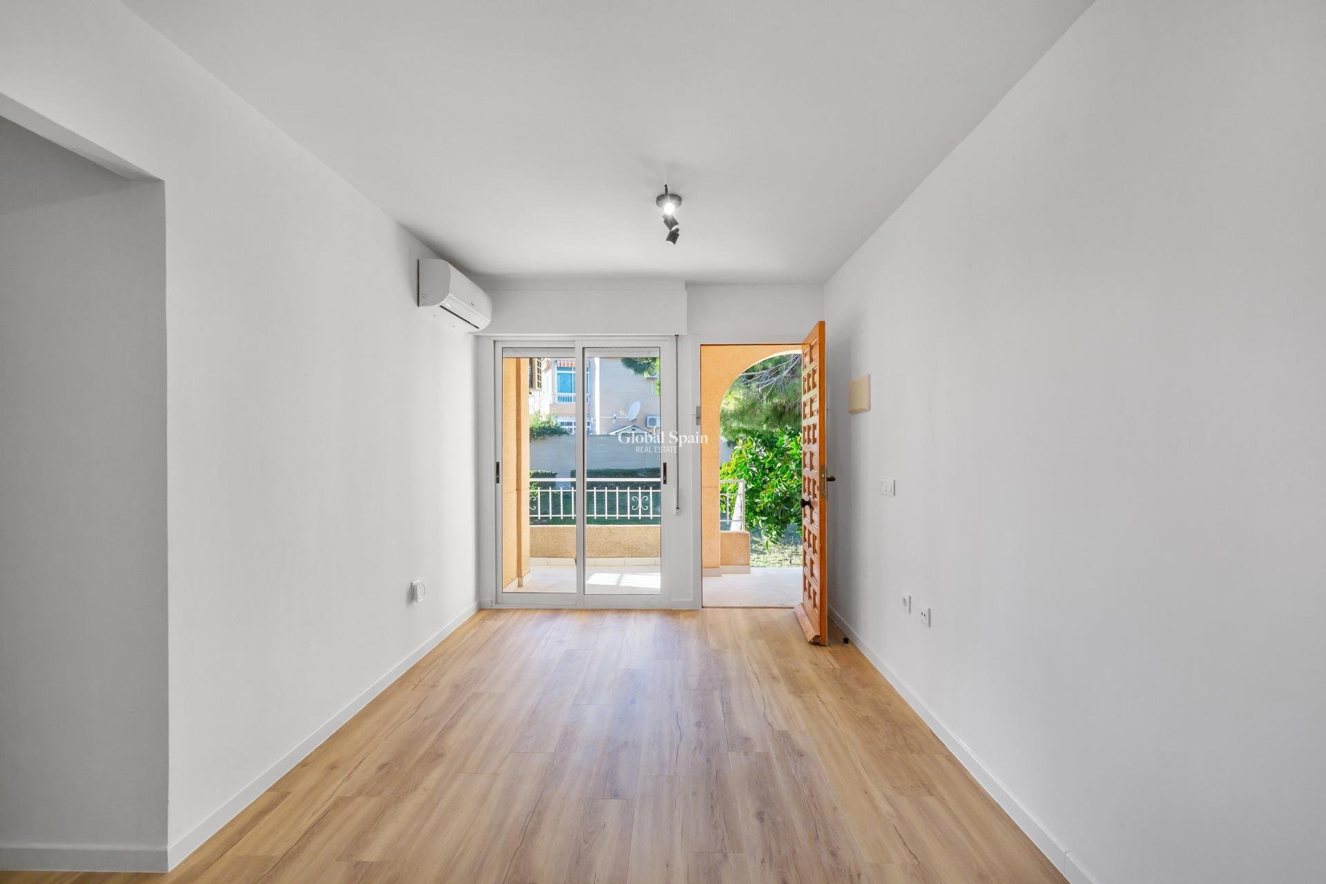 Resale - APARTMENT -
TORREVIEJA - Torreblanca