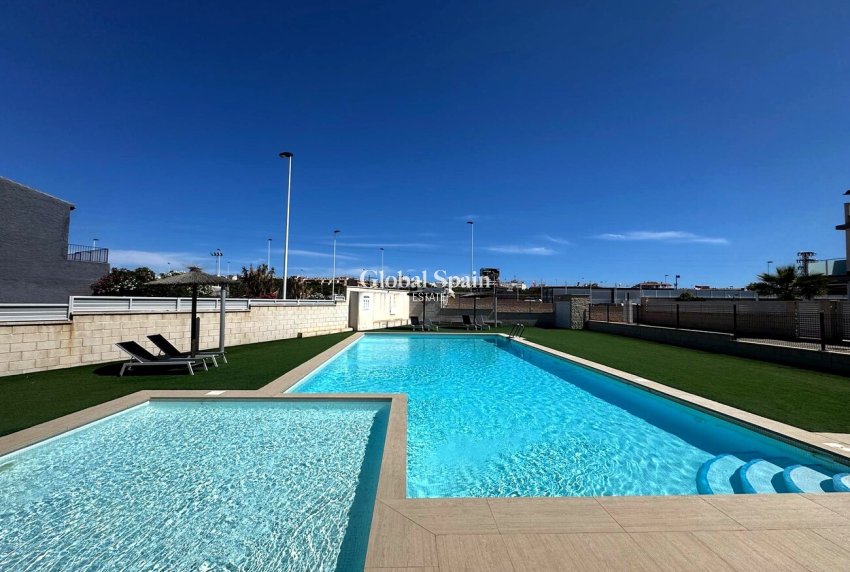 Resale - APARTMENT -
TORREVIEJA - Torreta Florida