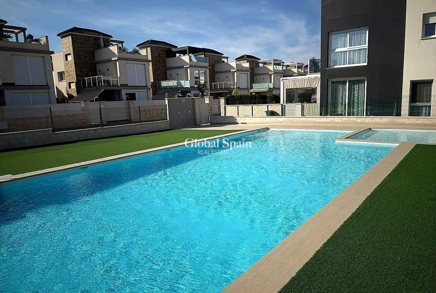 Resale - APARTMENT -
TORREVIEJA - Torreta Florida
