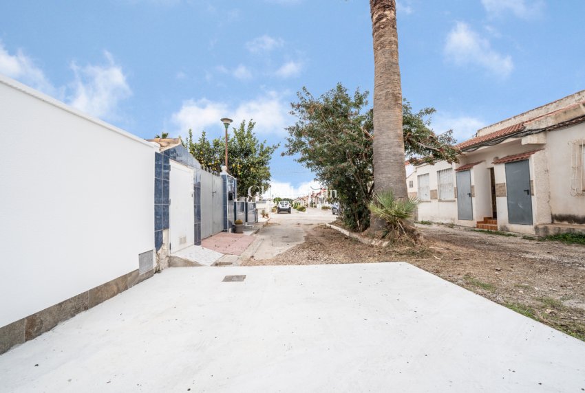 Resale - APARTMENT -
TORREVIEJA - Torreta