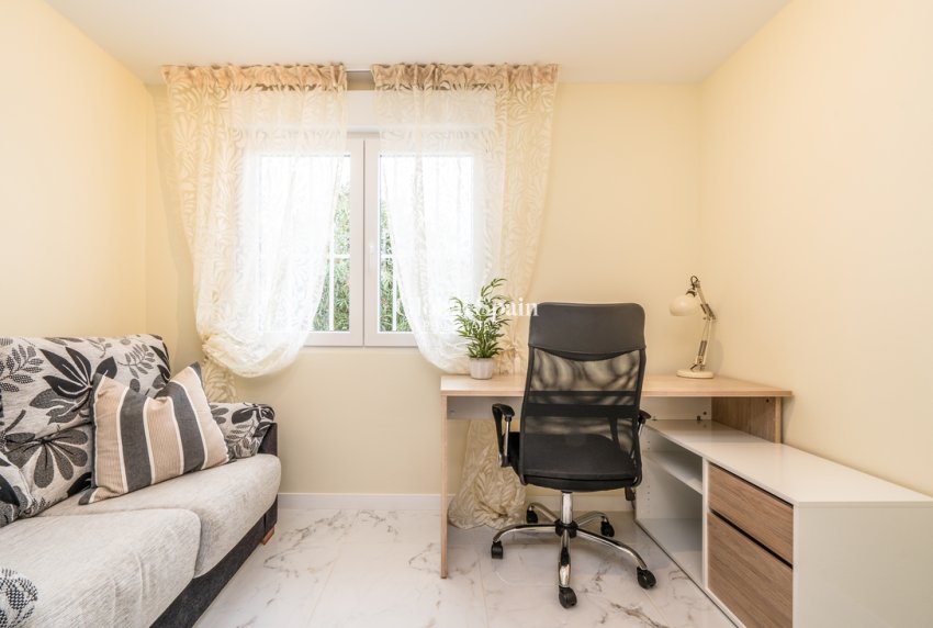 Resale - APARTMENT -
TORREVIEJA - Torreta