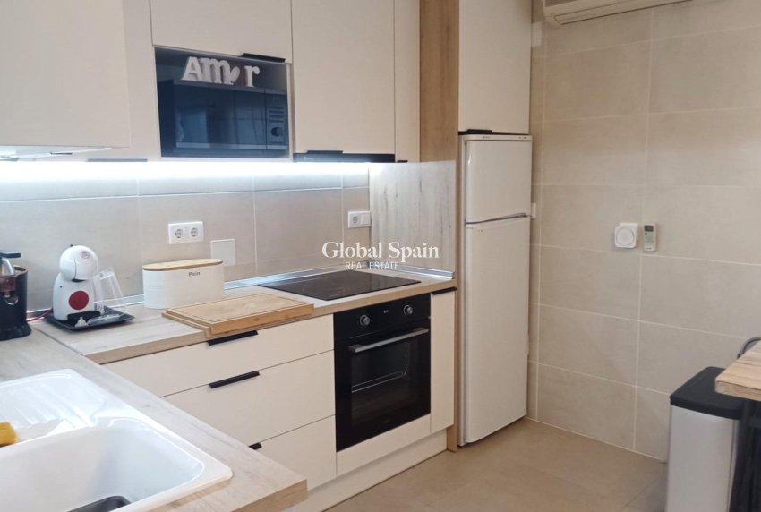 Resale - APARTMENT -
TORREVIEJA - Torretas