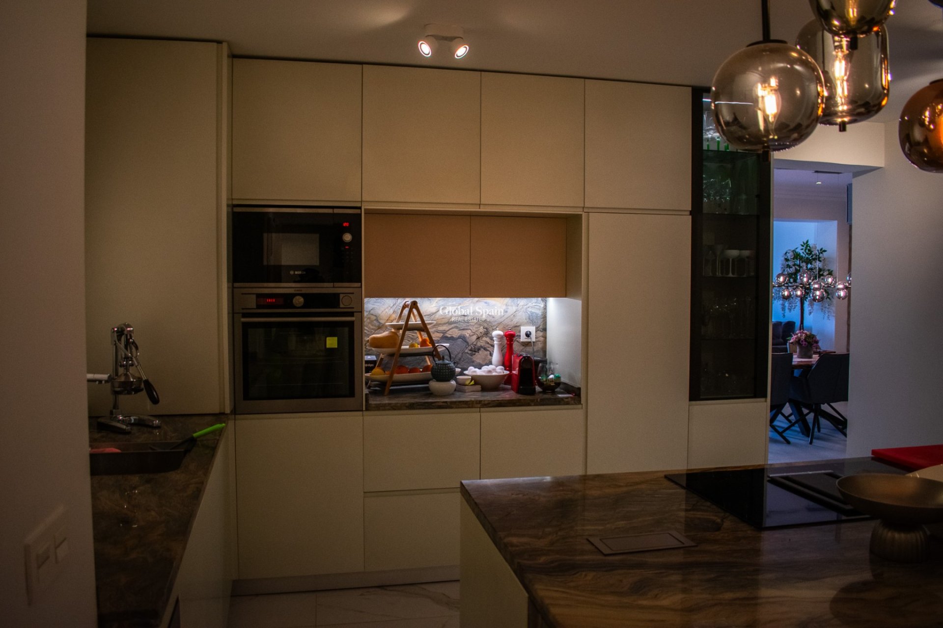 Resale - APARTMENT -
TORREVIEJA - Torrevieja Centro