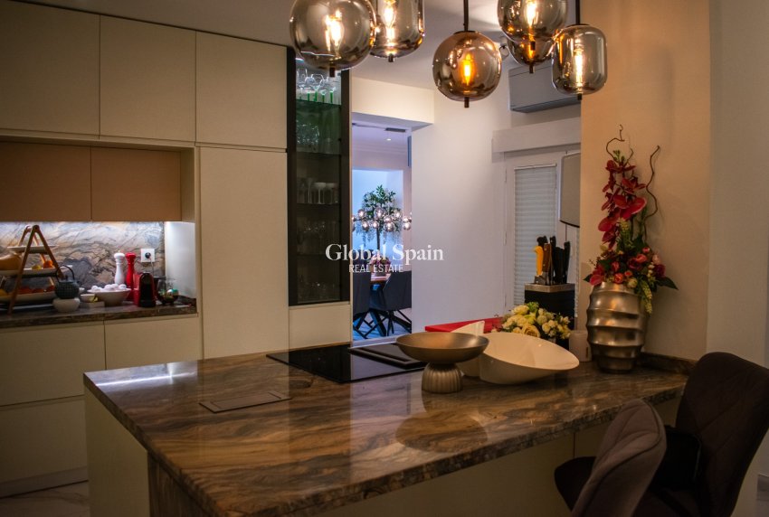 Resale - APARTMENT -
TORREVIEJA - Torrevieja Centro