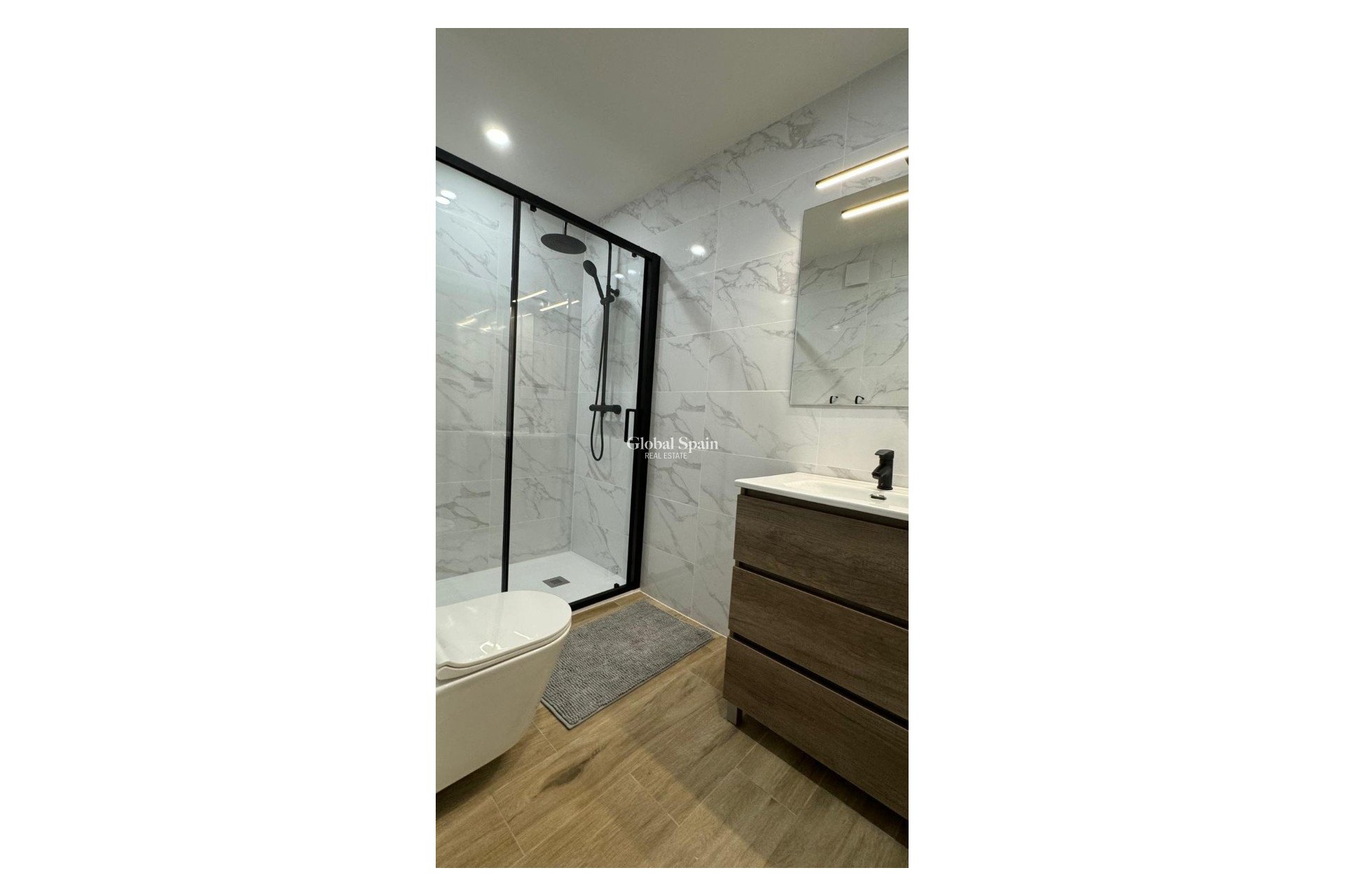 Resale - APARTMENT -
TORREVIEJA - Torrevieja