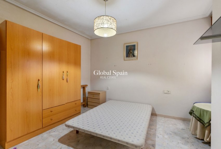 Resale - Apartment -
TORREVIEJA - Torrevieja