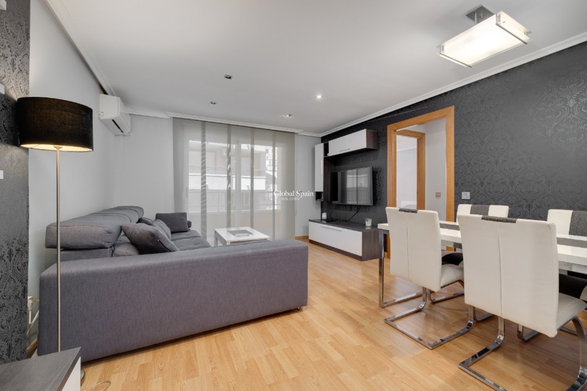 Resale - Apartment -
TORREVIEJA - Torrevieja