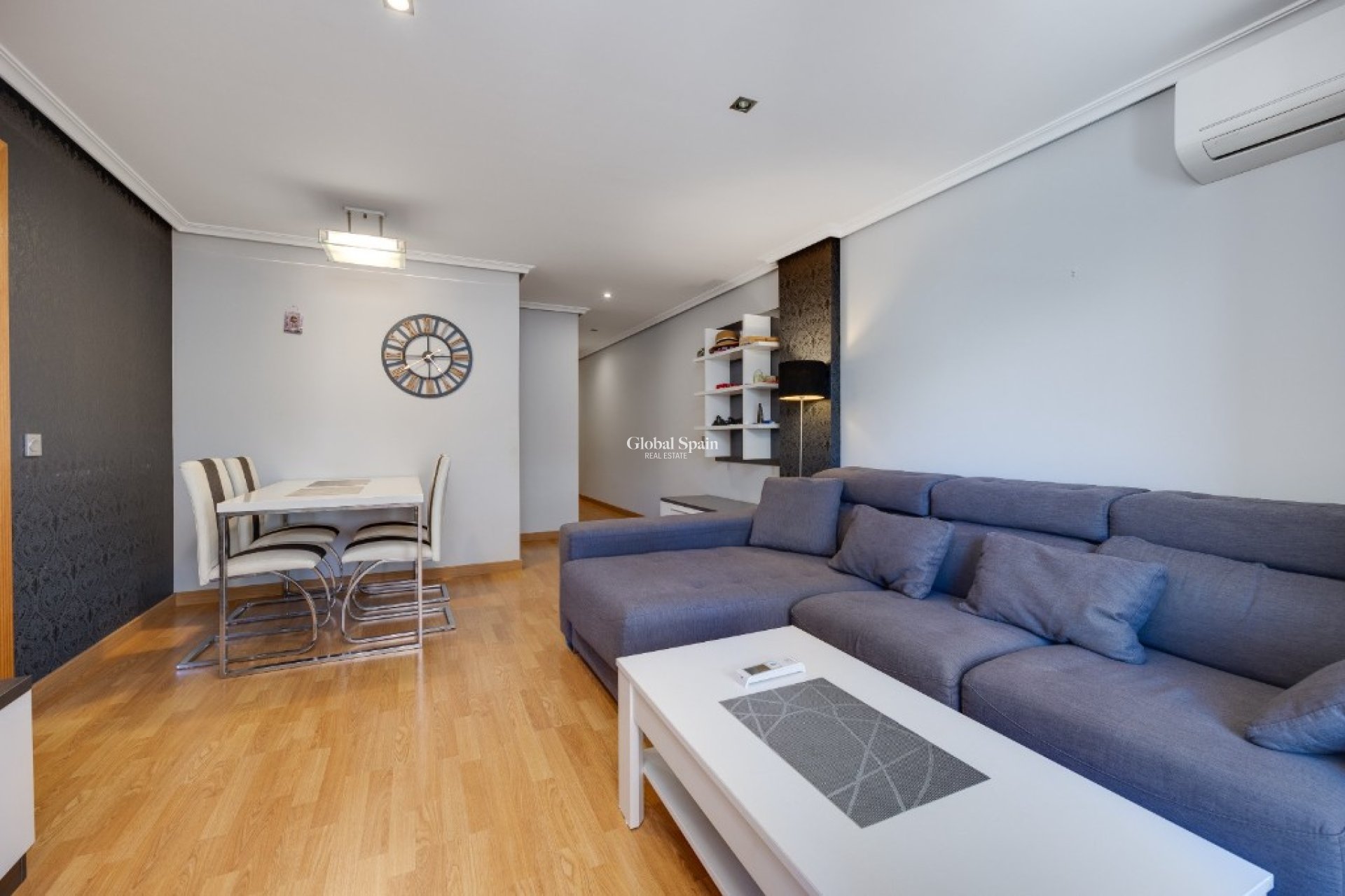 Resale - Apartment -
TORREVIEJA - Torrevieja