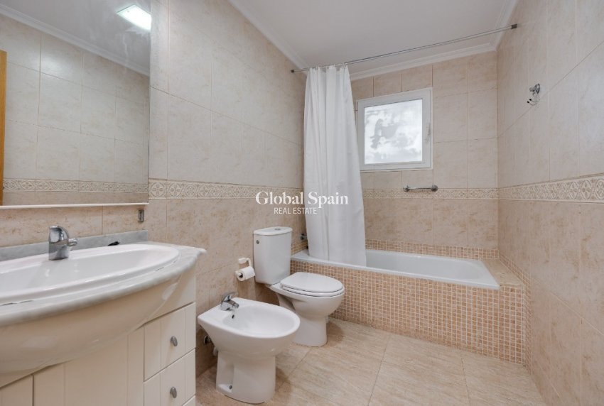 Resale - Apartment -
TORREVIEJA - Torrevieja