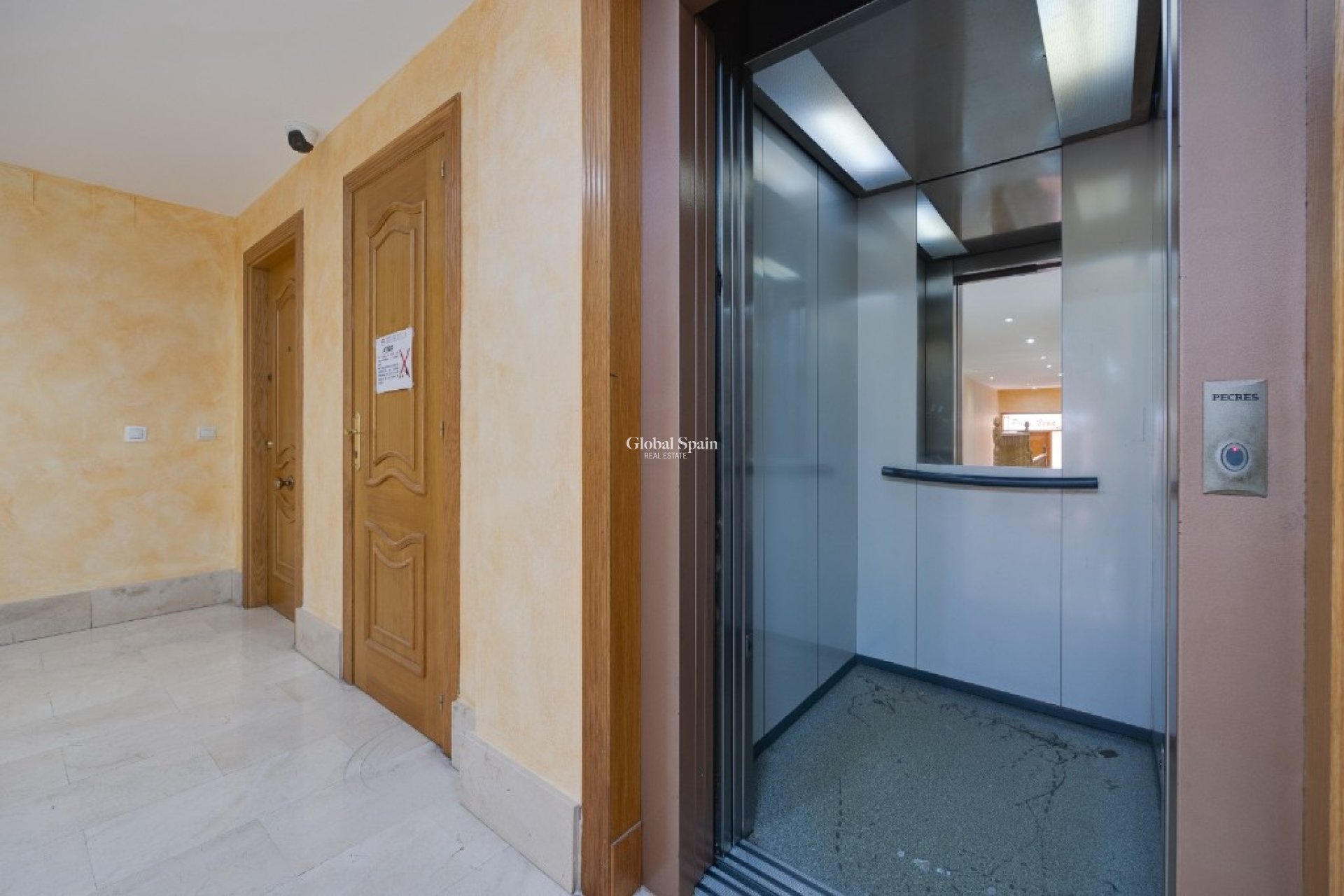 Resale - Apartment -
TORREVIEJA - Torrevieja