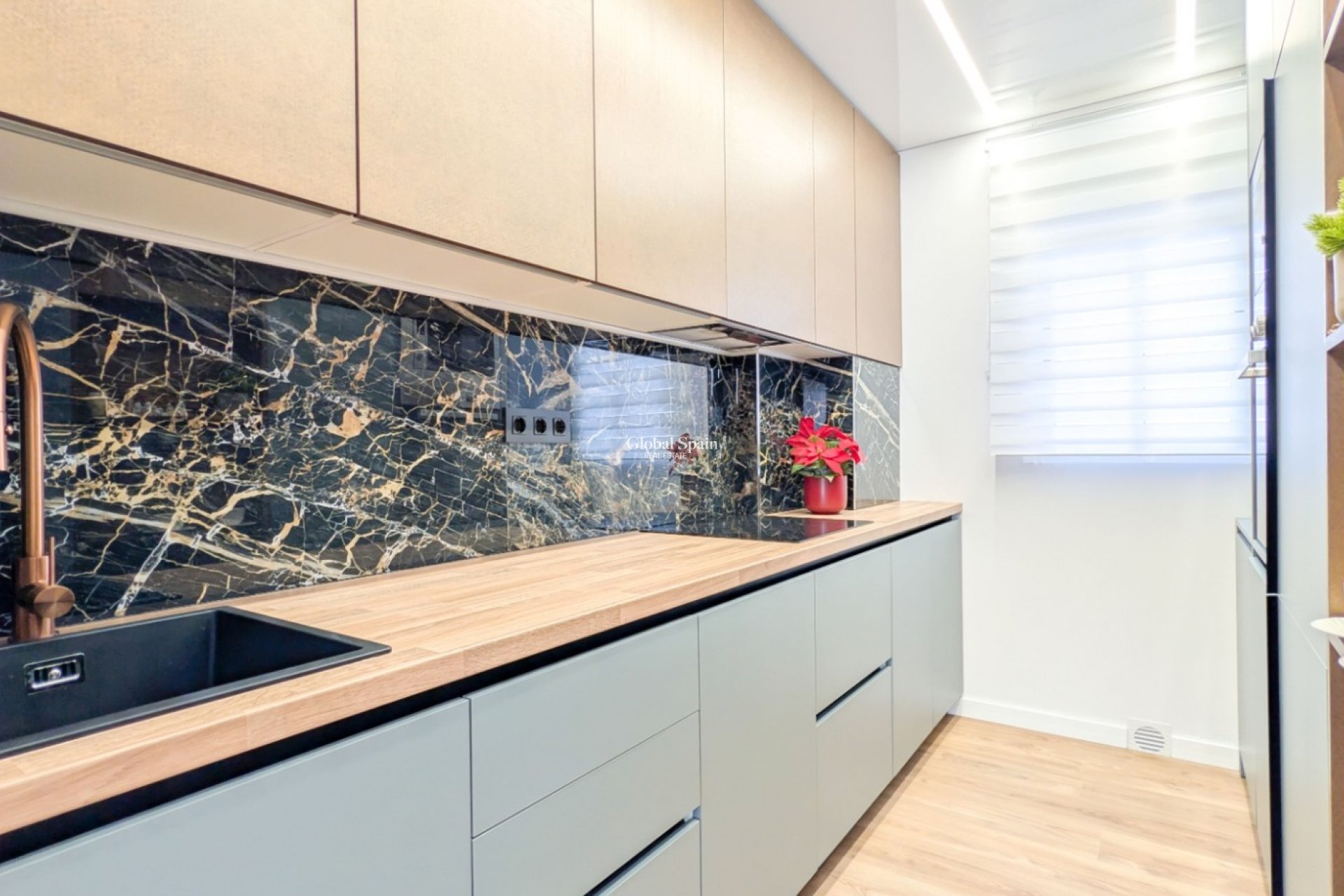 Resale - APARTMENT -
TORREVIEJA - Torrevieja