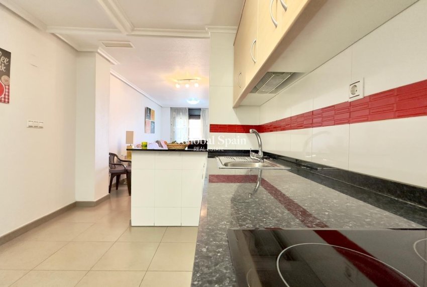 Resale - APARTMENT -
TORREVIEJA - Torrevieja