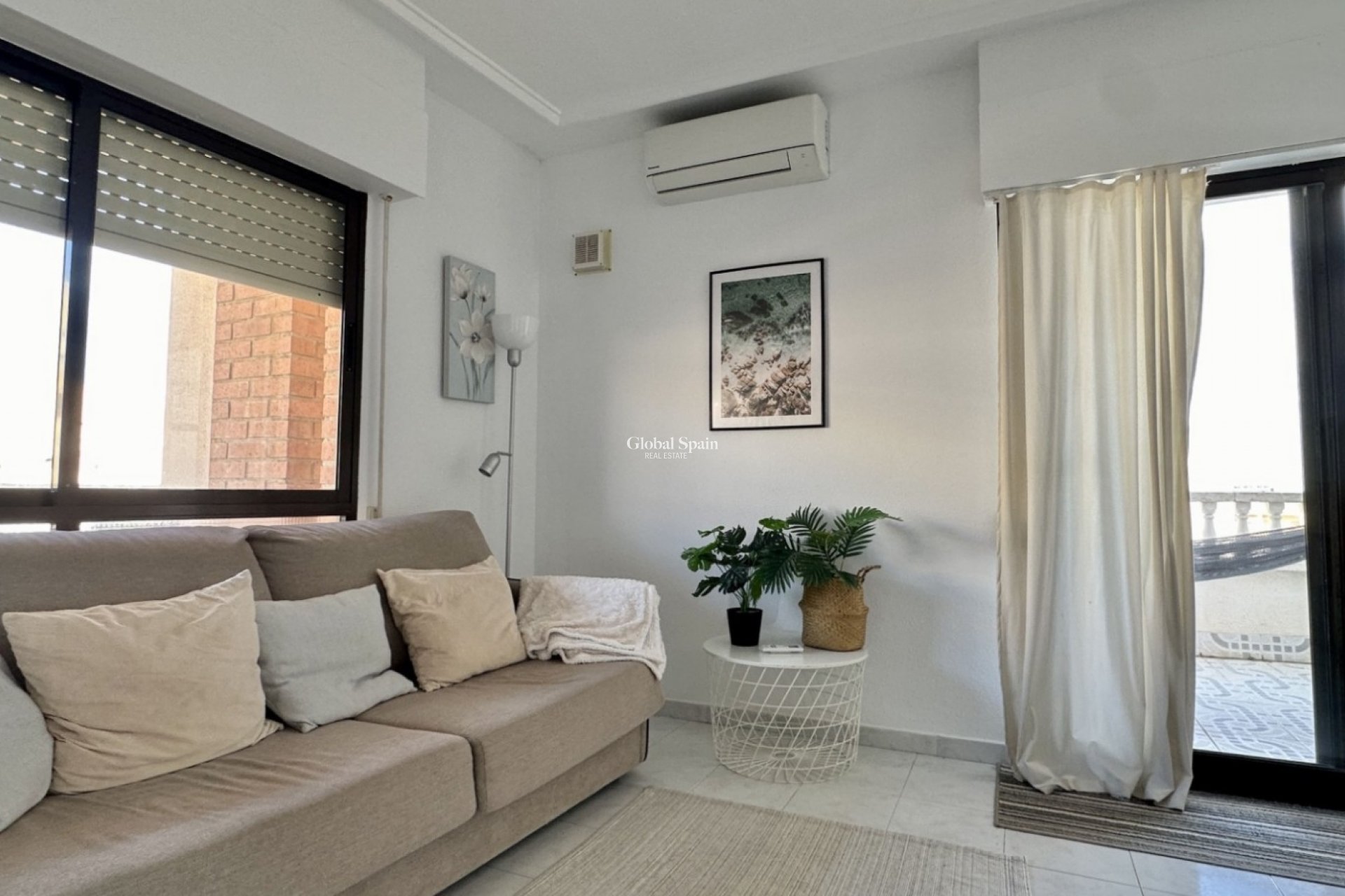 Resale - APARTMENT -
TORREVIEJA - Torrevieja