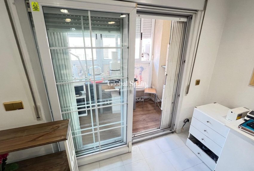 Resale - APARTMENT -
TORREVIEJA - Torrevieja