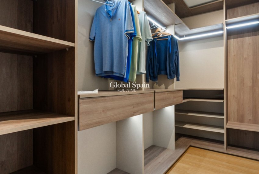 Resale - APARTMENT -
TORREVIEJA - Torrevieja