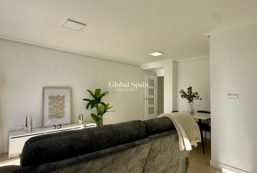 Resale - APARTMENT -
TORREVIEJA - Torrevieja