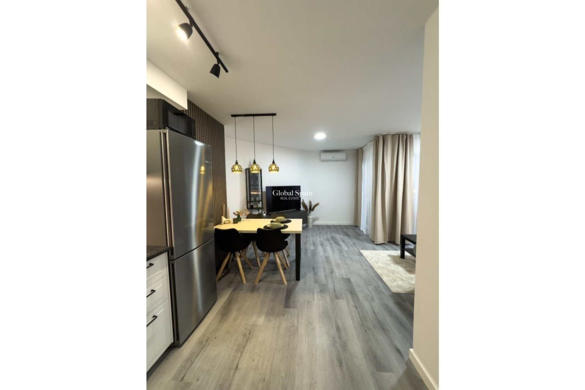 Resale - APARTMENT -
TORREVIEJA - Torrevieja