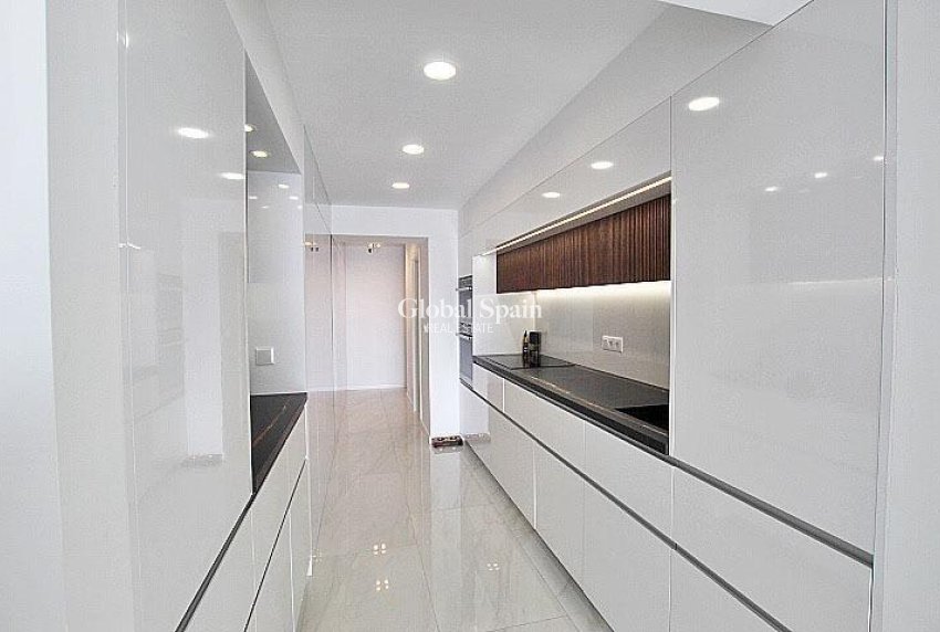 Resale - APARTMENT -
TORREVIEJA - Torrevieja