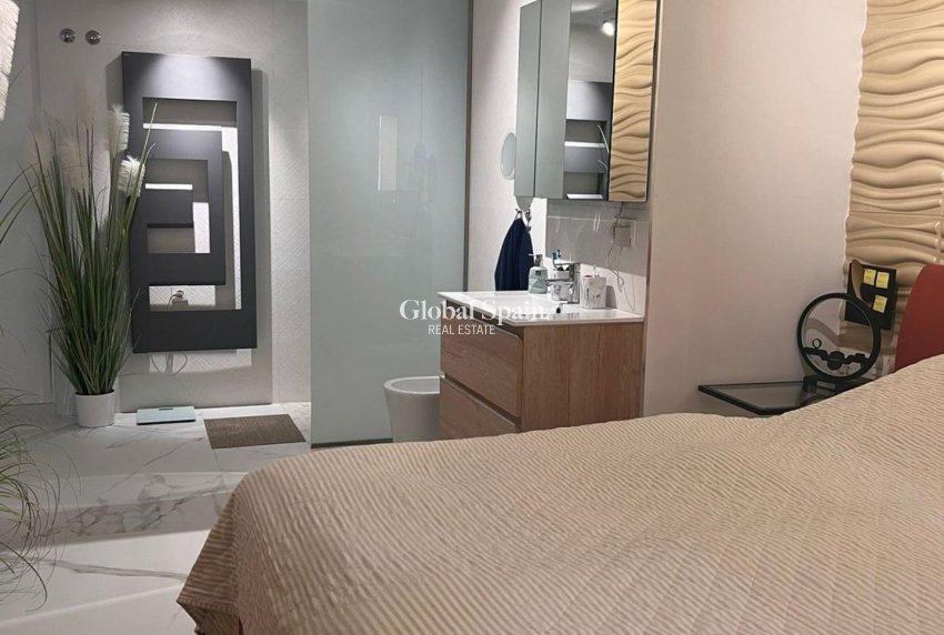 Resale - APARTMENT -
TORREVIEJA - Torrevieja