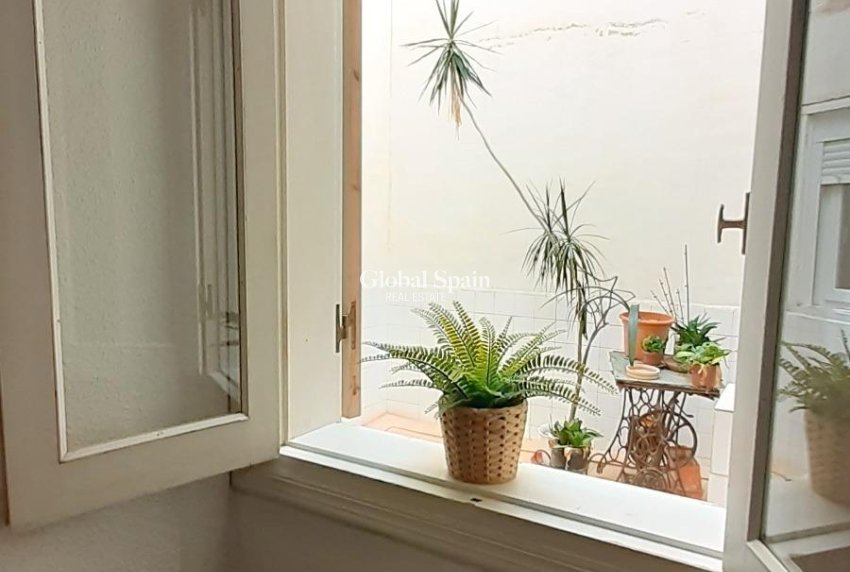 Resale - APARTMENT -
TORREVIEJA - Torrevieja