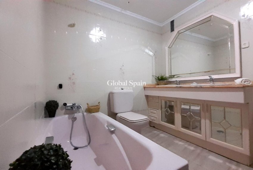 Resale - APARTMENT -
TORREVIEJA - Torrevieja