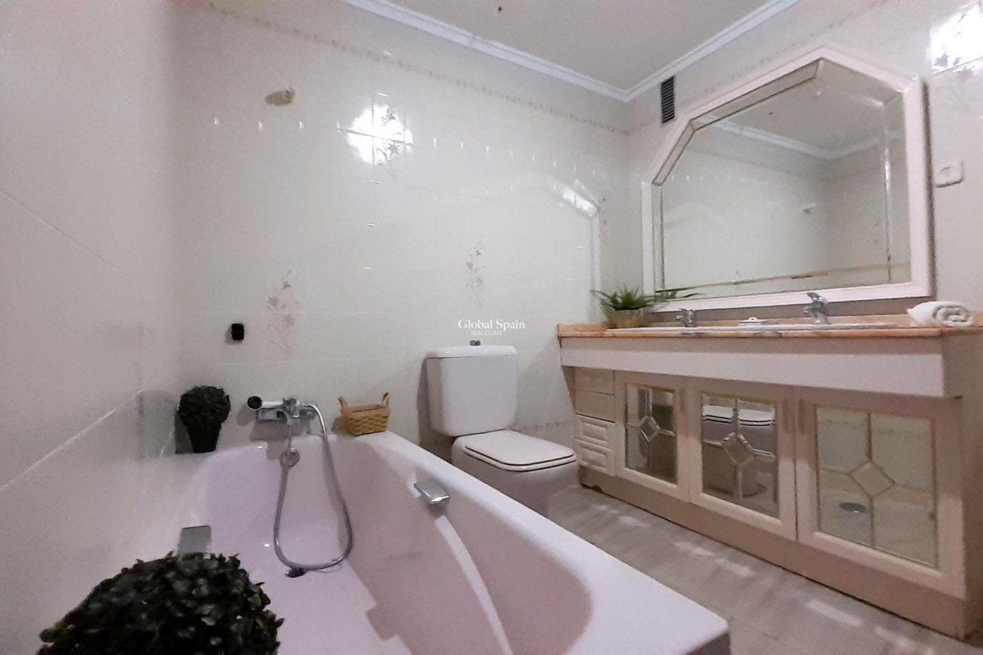 Resale - APARTMENT -
TORREVIEJA - Torrevieja