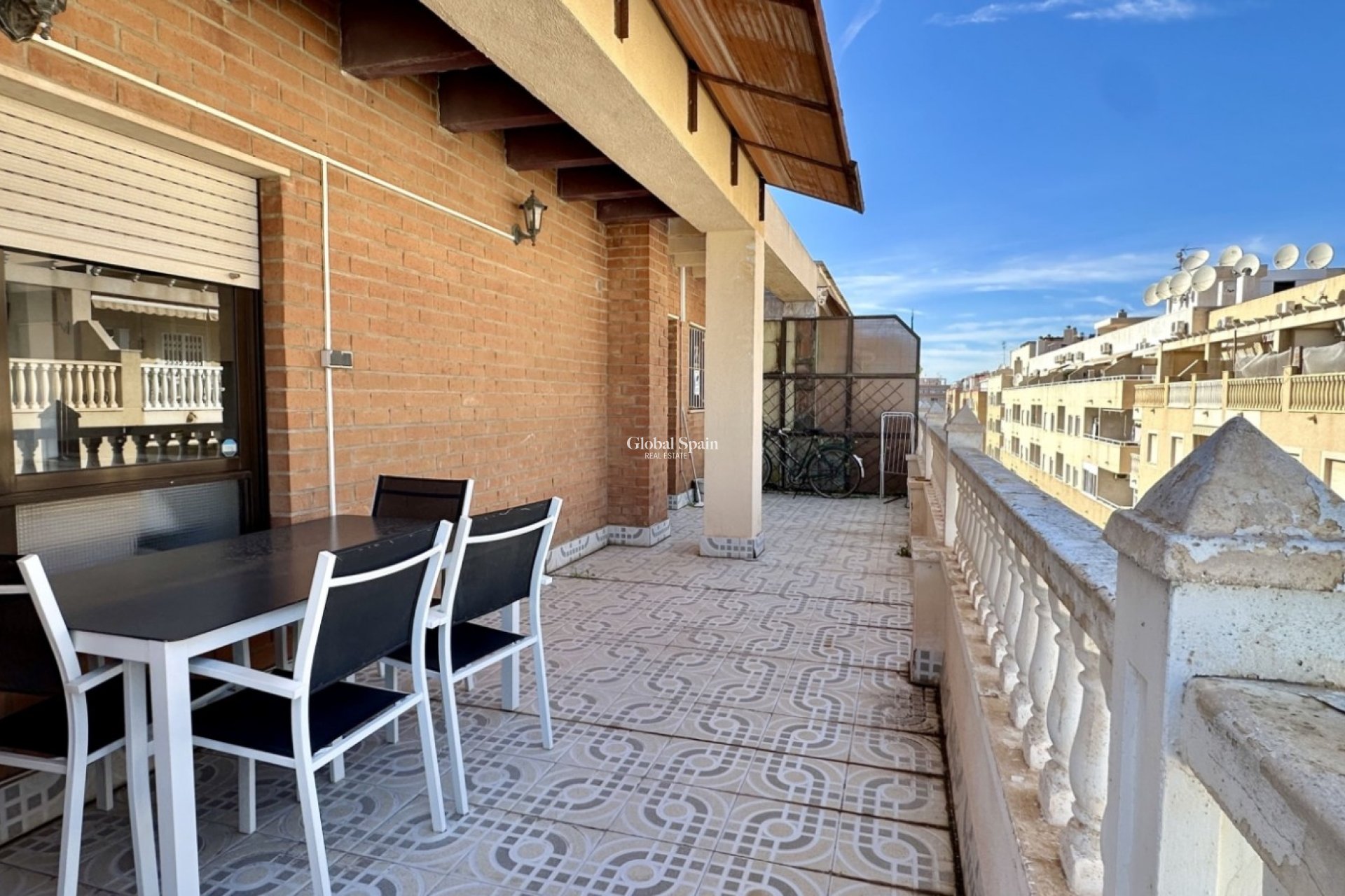Resale - APARTMENT -
TORREVIEJA - Torrevieja