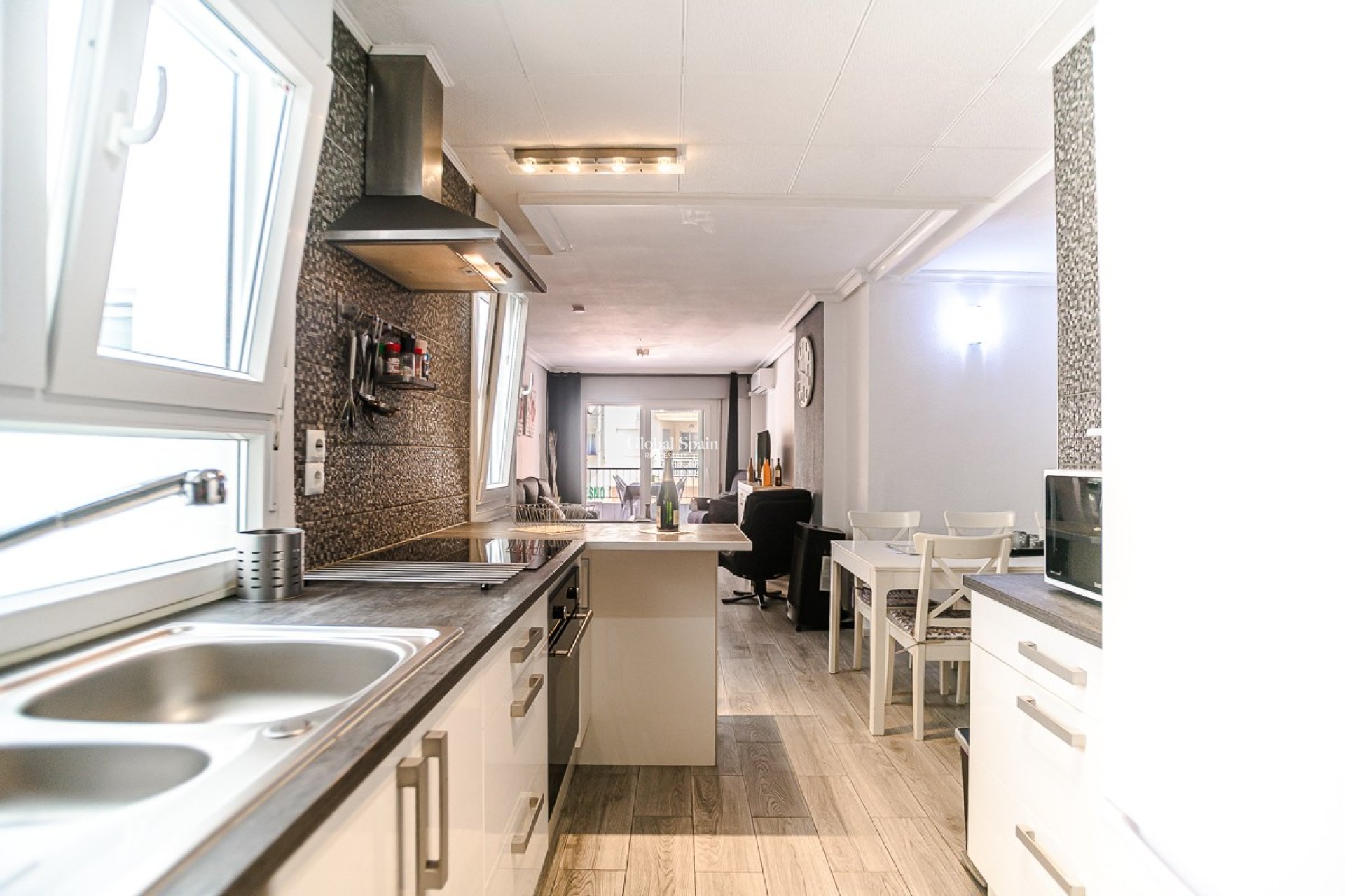 Resale - APARTMENT -
TORREVIEJA - Torrevieja