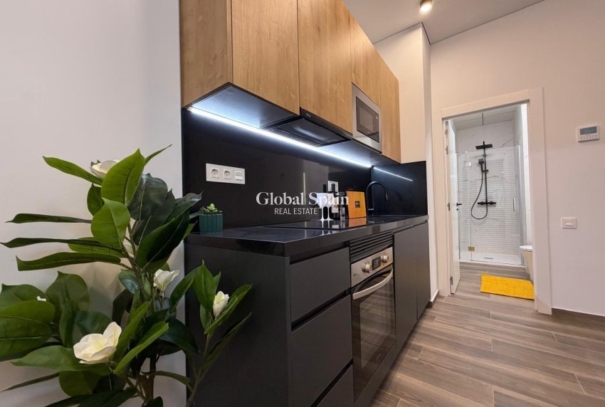 Resale - APARTMENT -
TORREVIEJA - Torrevieja