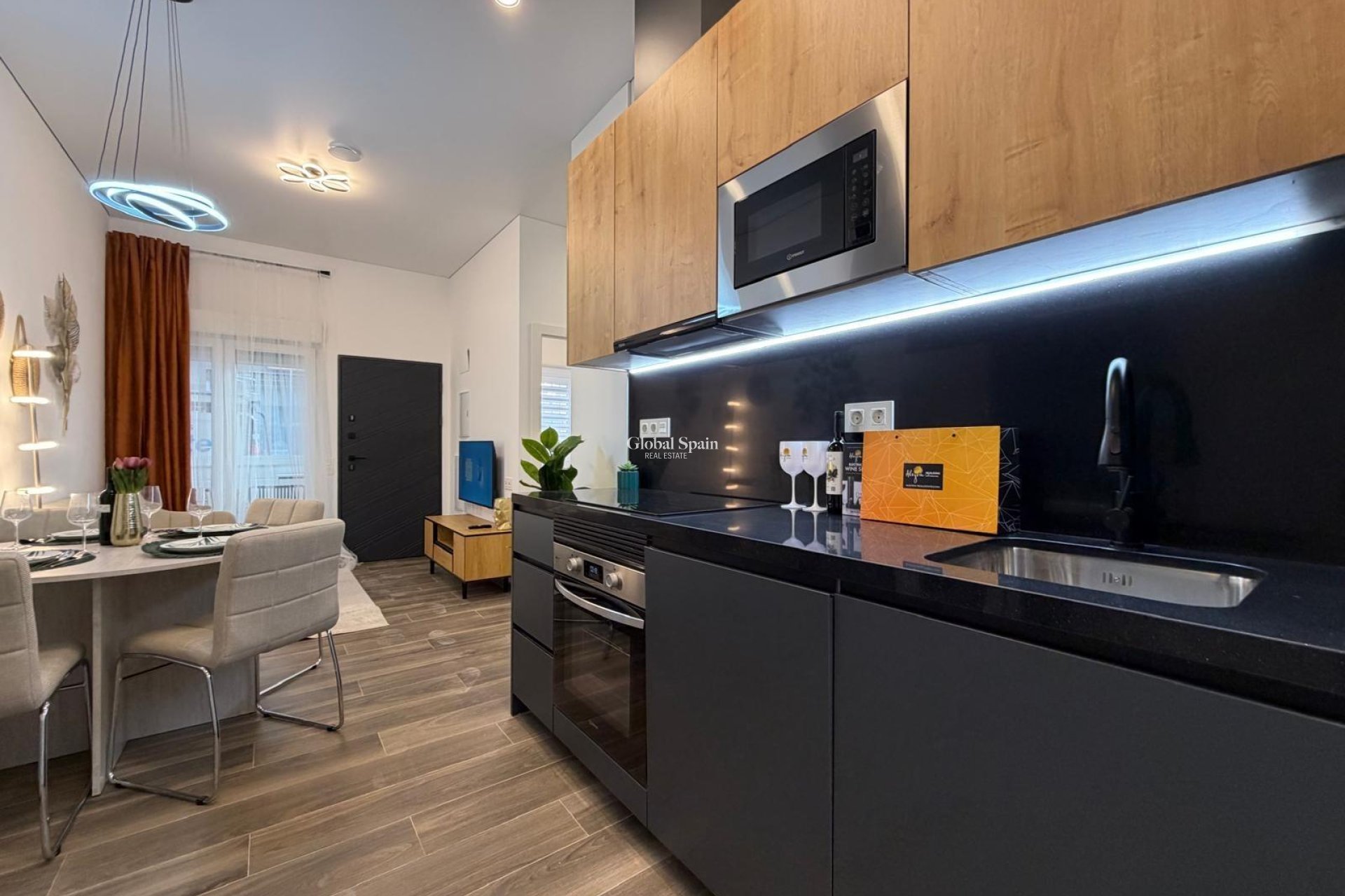 Resale - APARTMENT -
TORREVIEJA - Torrevieja